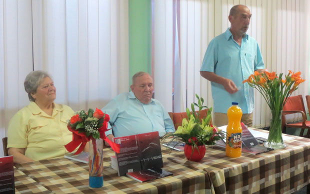 Постала писац у деветој деценији